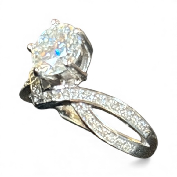 Sterling Silver 1 Carat Moissanite Ring Size 5 - Picture 3 of 4